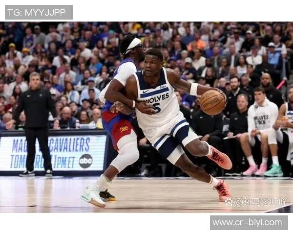 爱德华兹表现出色第三节独揽15分助球队轻松取胜19投9中斩获25分7篮板5助攻