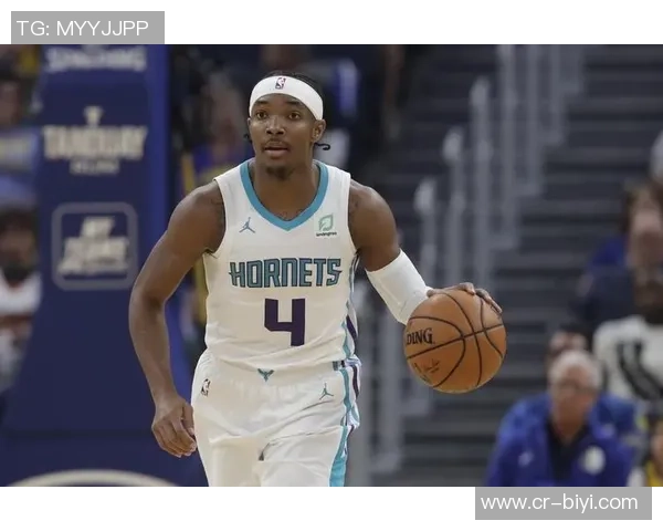 美媒发布AI合成图罗齐尔庭审前手铐黄蜂连帽衫造型引关注