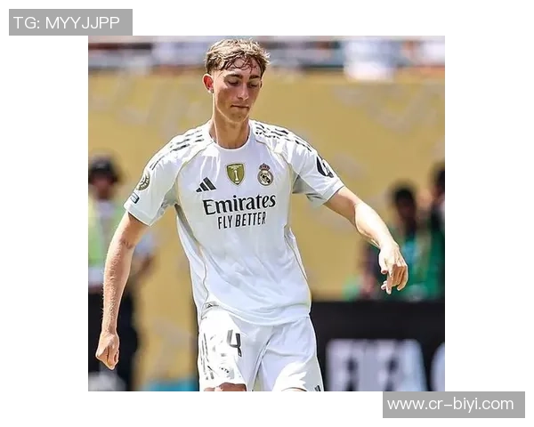 皇马全员集结阿诺德卡瓦哈尔赫伊森塞巴略斯齐聚训练场